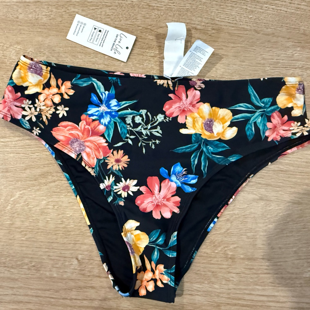 Floral Print bikini bottom by cupshe new with tags size medium